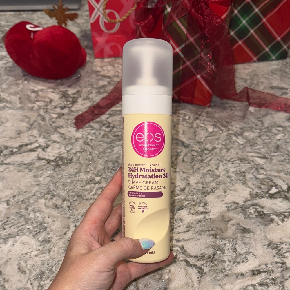 eos 24H Moisture Hydration Shave Cream in Cream